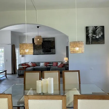别墅 Laranjal - Private Pool - 10 Guests -