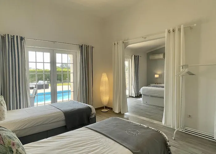 Villa Laranjal - Private Pool - 10 Guests - Quarteira