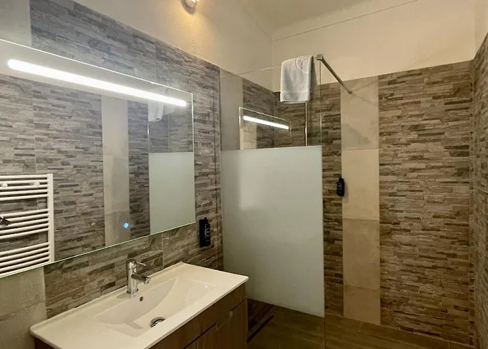 Laranjal - Private Pool - 10 Guests - *