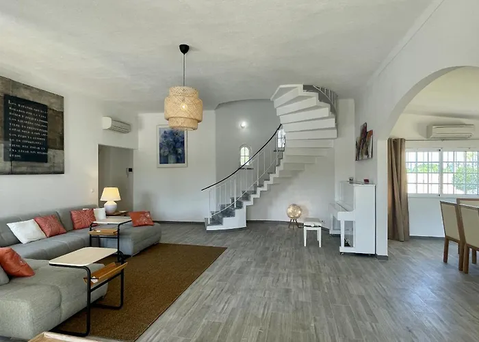 Laranjal - Private Pool - 10 Guests -