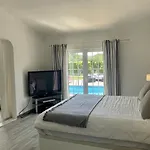 Laranjal - Private Pool - 10 Guests - *