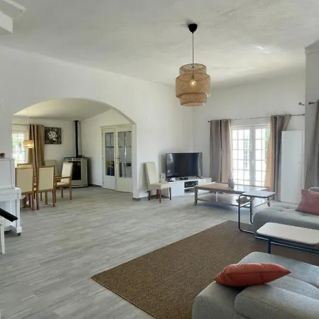 Laranjal - Private Pool - 10 Guests -